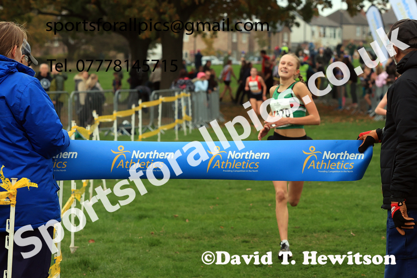 Girls Under-15s relay, 2025 Northern Cross Country Relays, Graves Park, Sheffield. Photo: David T. Hewitson/Sports for All Pics